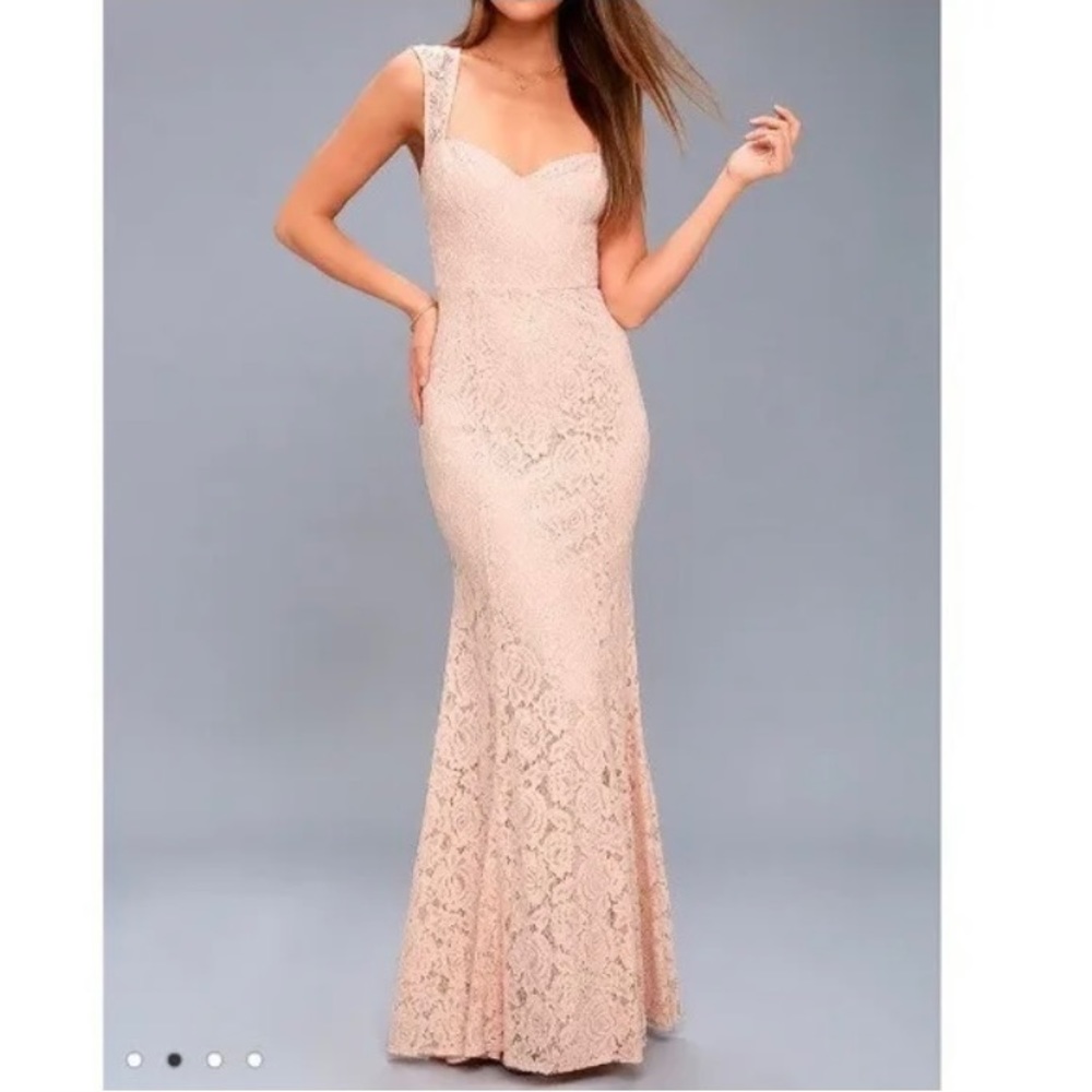 ✨Lulu's Blush Lace Maxi Dress✨